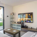 Royal Luxury With Private Infinity Pool, Hydromassage Area & Fireplace *