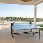 Apartment Royal Luxury With Private Infinity Pool, Hydromassage Area & Fireplace