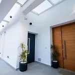 Royal Luxury With Private Infinity Pool, Hydromassage Area & Fireplace