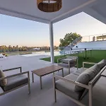 Royal Luxury With Private Infinity Pool, Hydromassage Area & Fireplace Appartement *