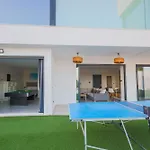Royal Luxury With Private Infinity Pool, Hydromassage Area & Fireplace Appartement *