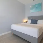 Royal Luxury With Private Infinity Pool, Hydromassage Area & Fireplace Appartement