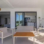 Royal Luxury With Private Infinity Pool, Hydromassage Area & Fireplace
