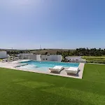 Apartment Royal Luxury With Private Infinity Pool, Hydromassage Area & Fireplace *