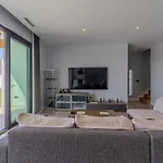 Apartment Royal Luxury With Private Infinity Pool, Hydromassage Area & Fireplace