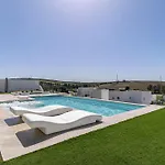 Apartment Royal Luxury With Private Infinity Pool, Hydromassage Area & Fireplace