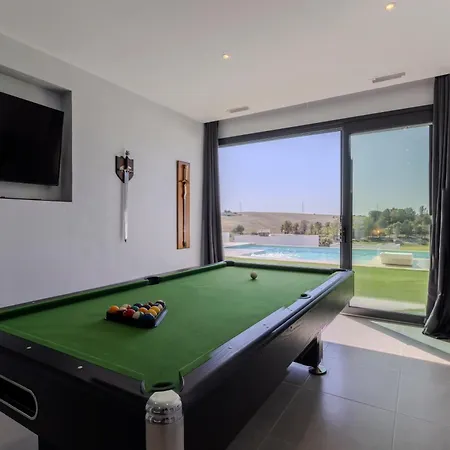 Royal Luxury With Private Infinity Pool, Hydromassage Area & Fireplace Lägenhet