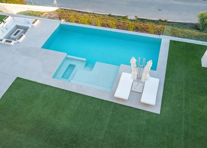 Royal Luxury Apartment With Private Infinity Pool, Hydromassage Area & Fireplace Jerez de la Frontera