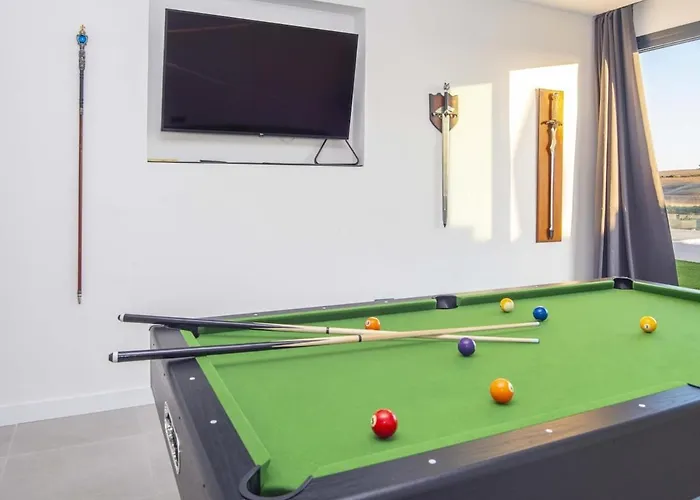 Royal Luxury Apartment With Private Infinity Pool, Hydromassage Area & Fireplace *