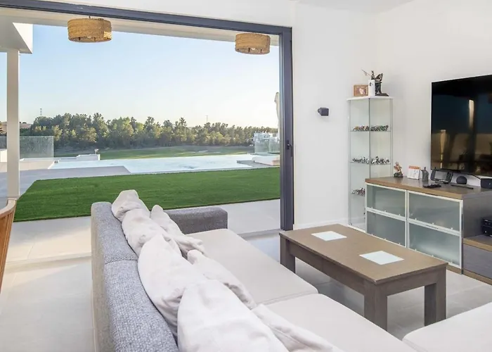 Royal Luxury Apartment With Private Infinity Pool, Hydromassage Area & Fireplace