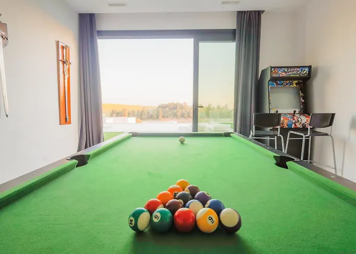 Royal Luxury Apartment With Private Infinity Pool, Hydromassage Area & Fireplace Apartment *