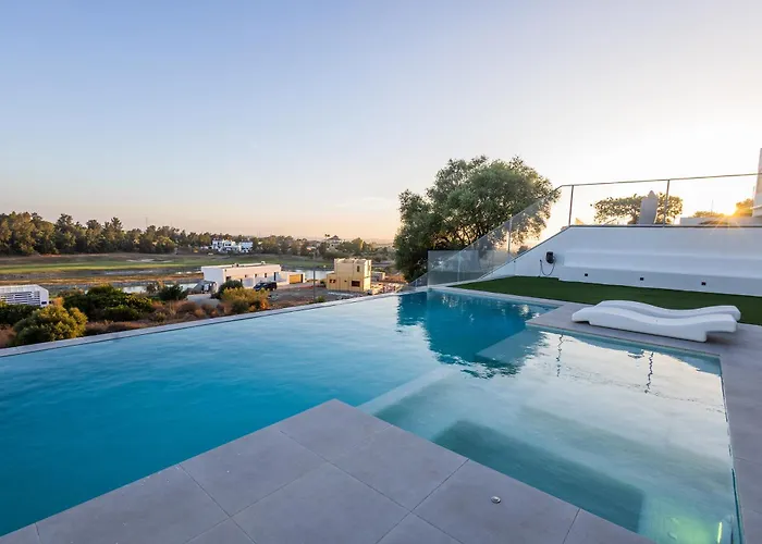 Royal Luxury Apartment With Private Infinity Pool, Hydromassage Area & Fireplace *