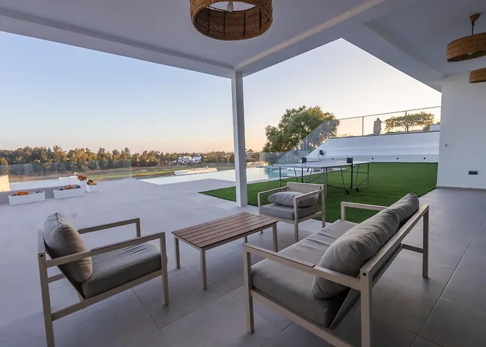 Royal Luxury Apartment With Private Infinity Pool, Hydromassage Area & Fireplace Apartment *