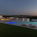 Διαμέρισμα Royal Luxury With Private Infinity Pool, Hydromassage Area & Fireplace