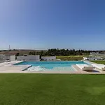 Διαμέρισμα Royal Luxury With Private Infinity Pool, Hydromassage Area & Fireplace *